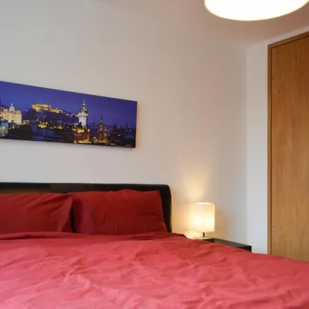 Apartment Modern 2 Bedroom Property In Central Edinburgh
