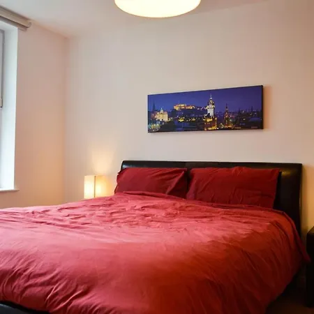 Modern 2 Bedroom Property In Central Apartment Edinburgh