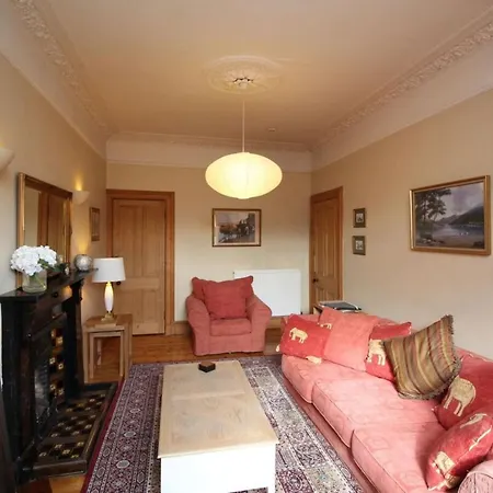Classic Flat Close To City Centre! Sale! *