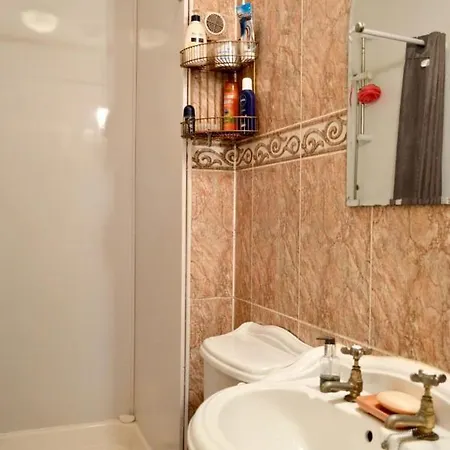 Apartament Homely Comfortable 2 Bed In Historic Rose Street *