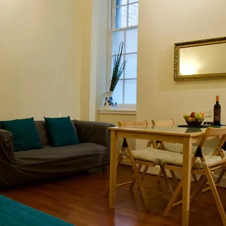 Central & Cosy 2 Bed Near Pleasance Apartment