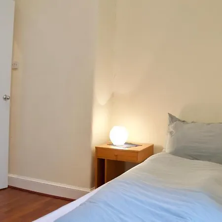 Central & Cosy 2 Bed Near Pleasance Apartment *