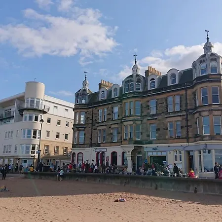 Traditional 2bd Flat Views Of Portobello Beach *