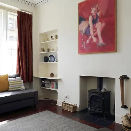 Spacious Main Door Art-filled In Leith * Edinburgh