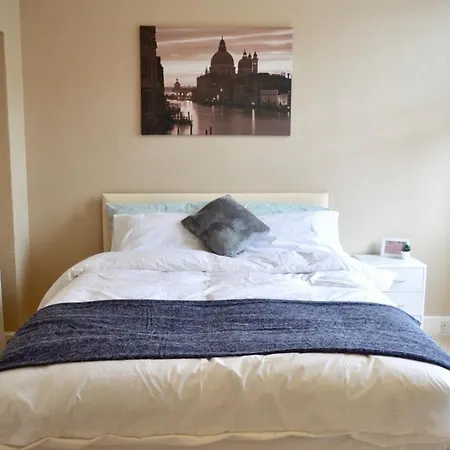 Spectacular City Centre Flat Near Dean Village Edinburgh
