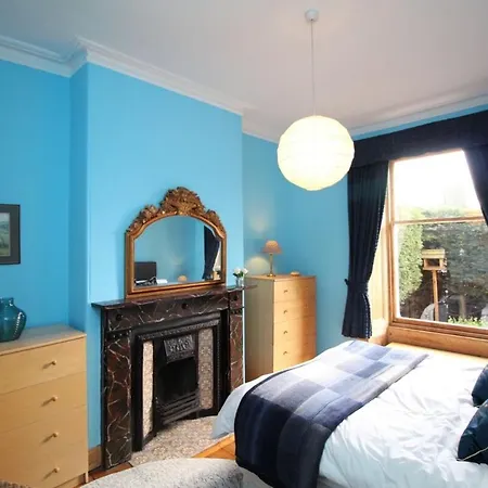 Classic Flat Close To City Centre! Sale!
