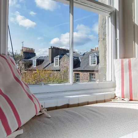 Charming City Centre Flat In Apartment Edinburgh