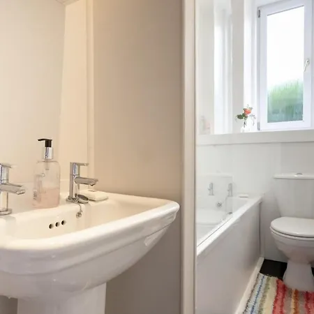 Traditional 1 Bed Leith Flat Close To City Centre Appartement