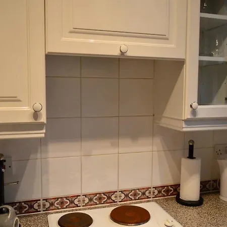 Homely Comfortable 2 Bed In Historic Rose Street דירה אדינבורו
