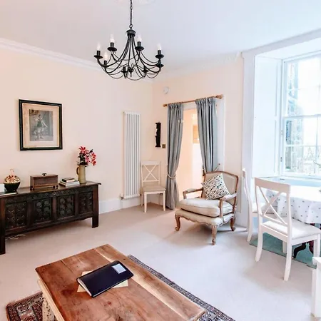Gorgeous Georgian Apartment Apartment