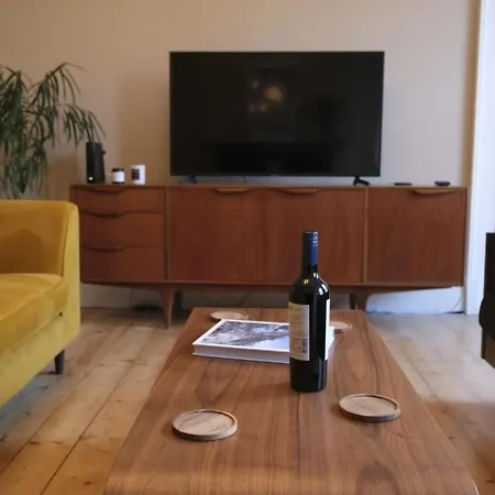 Apartment Contemporary Georgian 2bd Flat In Trendy Leith