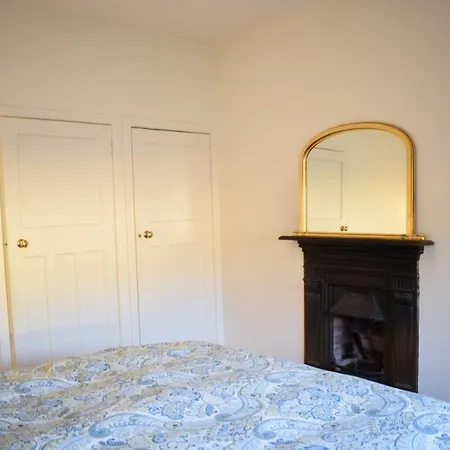 Stylish And Spacious 3-Bedroom Home In Edinburgh Apartment Edinburgh