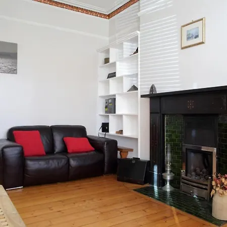 And Spacious 2 Bedroom Flat With Garden Apartment Edinburgh