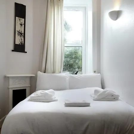 And Spacious 2 Bedroom Flat With Garden Édimbourg