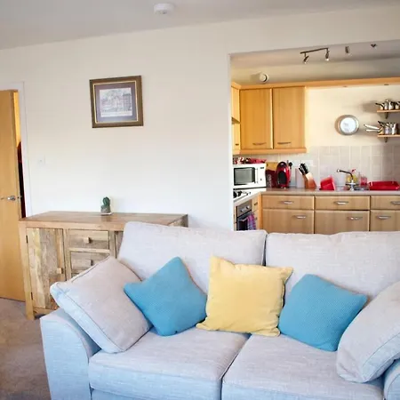 Beautiful 2 Bedroom 2 Bathroom Apt Διαμέρισμα *