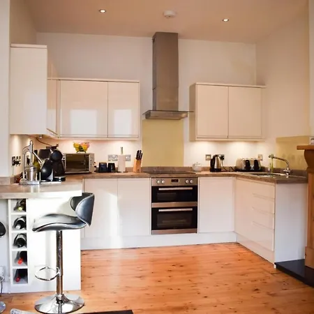 Apartment Stylish And Spacious 3-Bedroom Home In Edinburgh *