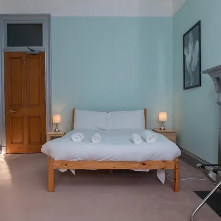דירה Stylish 3-bed 2-bath Flat אדינבורו