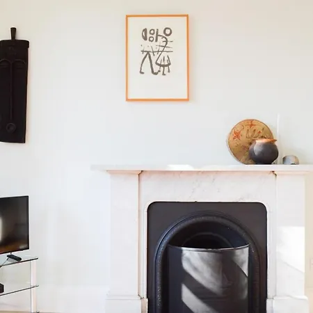 Stylish Four Bedroom Stockbridge Home! Sleeps 7 公寓