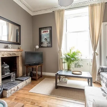 Charming 1 Bedroom Flat In Edinburgh