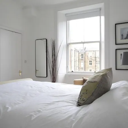 Stylish 2 Bedroom Bruntsfield In Édimbourg