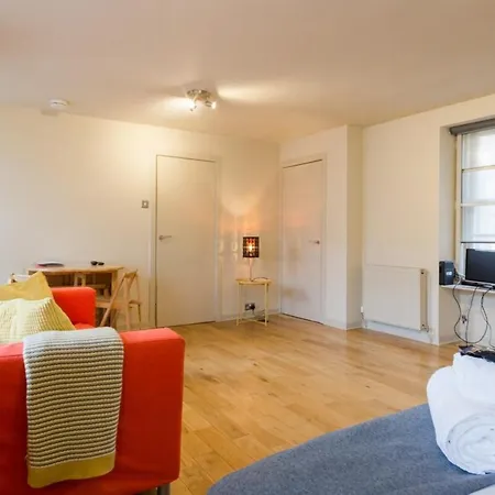 Modern Studio On Royal Mile Great For Castle *