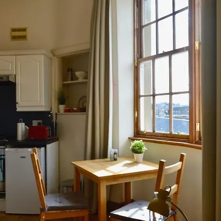 Sophisticated And Bright One Bed In Leith * Edimburgo