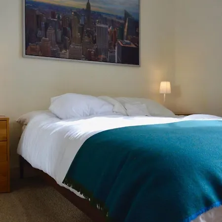 Sophisticated And Bright One Bed In Leith Edynburg