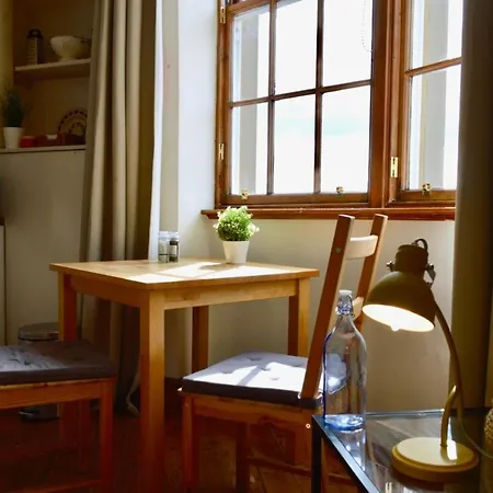 Sophisticated And Bright One Bed In Leith *