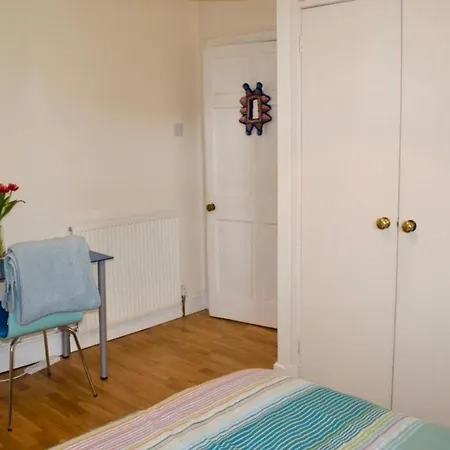Charming City Centre Flat Sleeps 4 Edinburgh