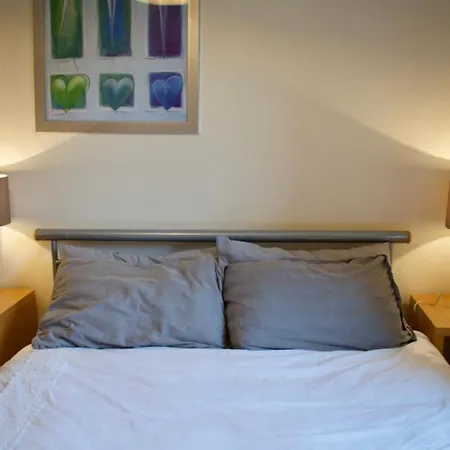 Bright Close To City Centre!