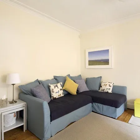 With Private Entrance & Patio Appartement