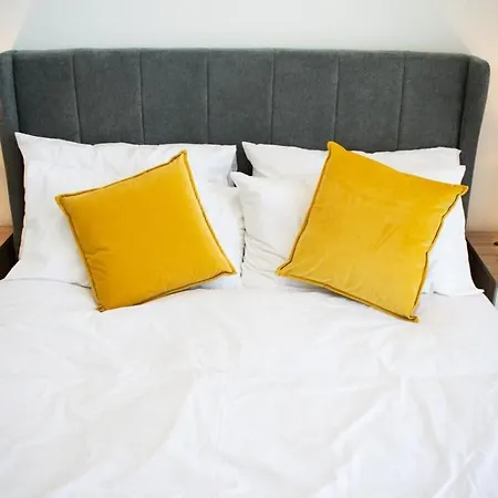 Beautifully Renovated -central Апартаменты *