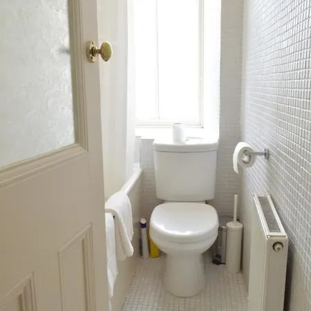 Apartment Bright 2 Bedroom Edinburgh