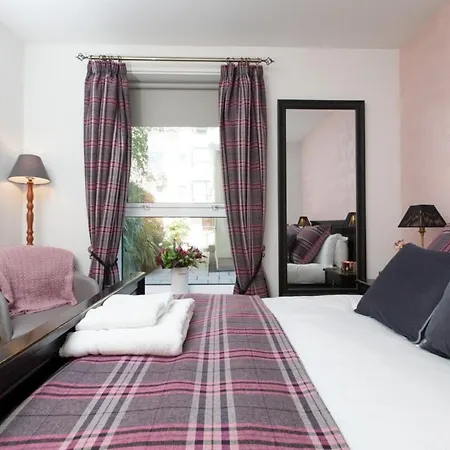 Apartment Holyrood - Luxury With Parking