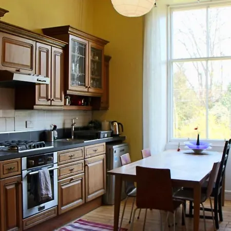 Classic Flat In The Heart Of Morningside