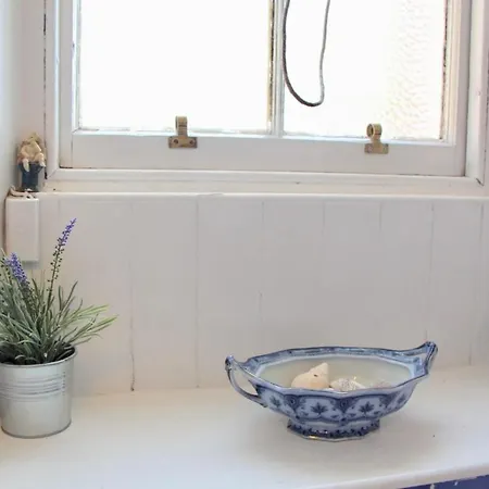 Classic Flat In The Heart Of Morningside * エディンバラ