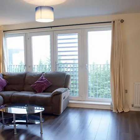 Large And Modern 2 Bed 2 Bath Apartament