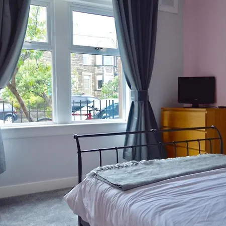 Comfortable 2 Bed In Blackford Apartment *