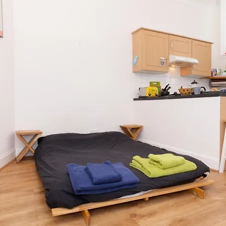 Bright Studio Walk Score 91 Wi-fi Sleeps 2