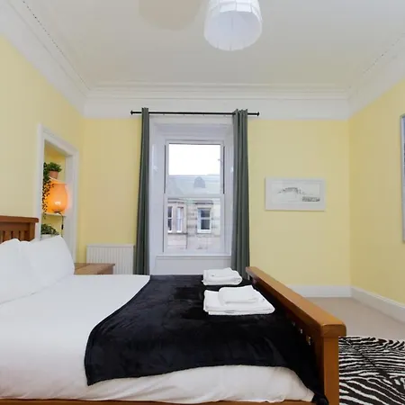 Elegant Traditional Centre Flat Apartament