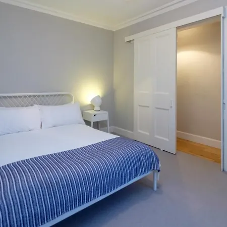 Contemporary Georgian Flat With Private Garden Edinburgh