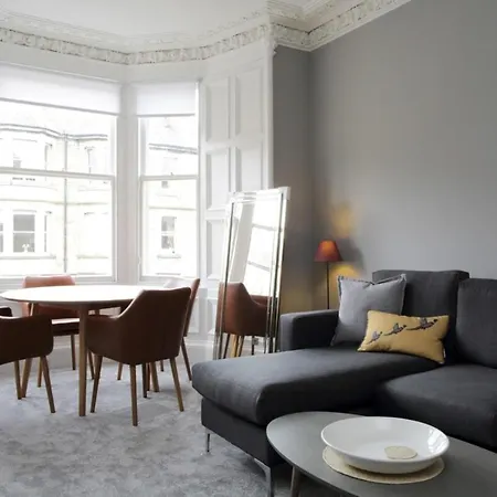 Stylish 2 Bedroom Bruntsfield In *
