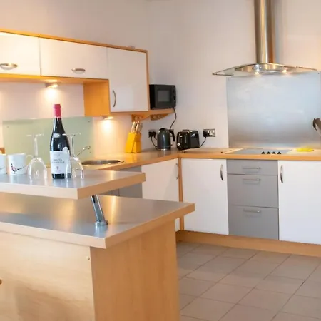 Apartment Spacious & Contemporary Flat With Secure Parking *