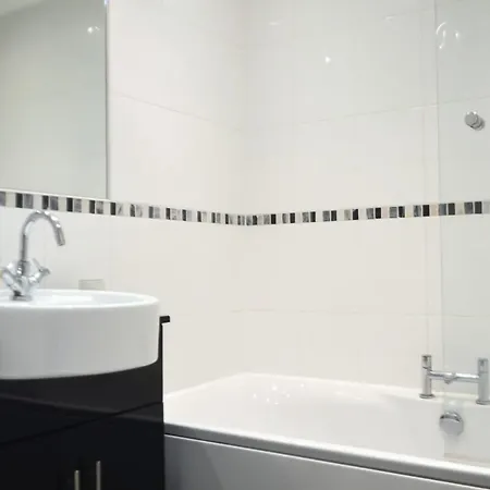 Lovely One Bedroom Flat By The Shore *