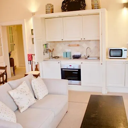 Period On Castle Street Apartment Edinburgh