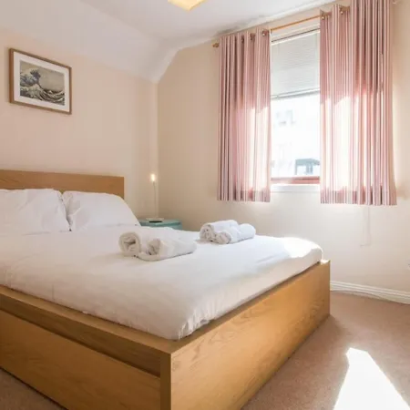 Apartment Spacious Canal Side - Free Parking
