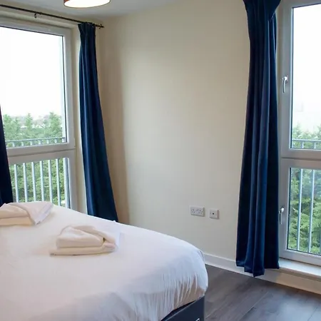 Large And Modern 2 Bed 2 Bath *
