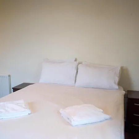 Large And Modern 2 Bed 2 Bath