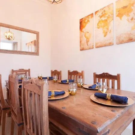 Traditional Luxury Sleeps 10 Guests Appartement *