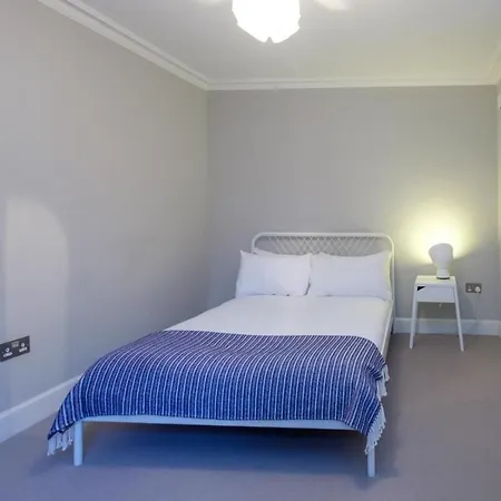 Contemporary Georgian Flat With Private Garden